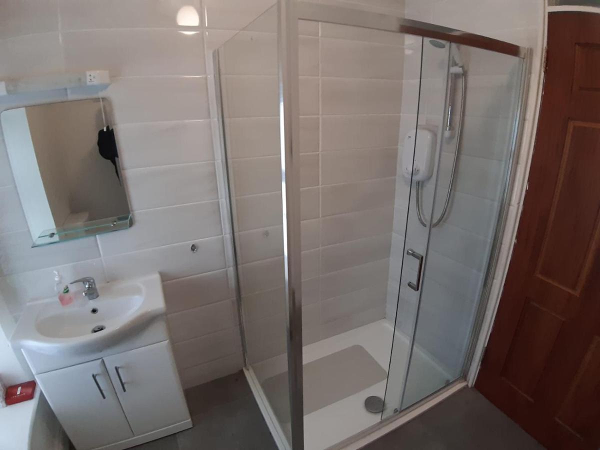 Вилла Amazing Location 1 Minute From Golf Club, Лехинч Экстерьер фото
